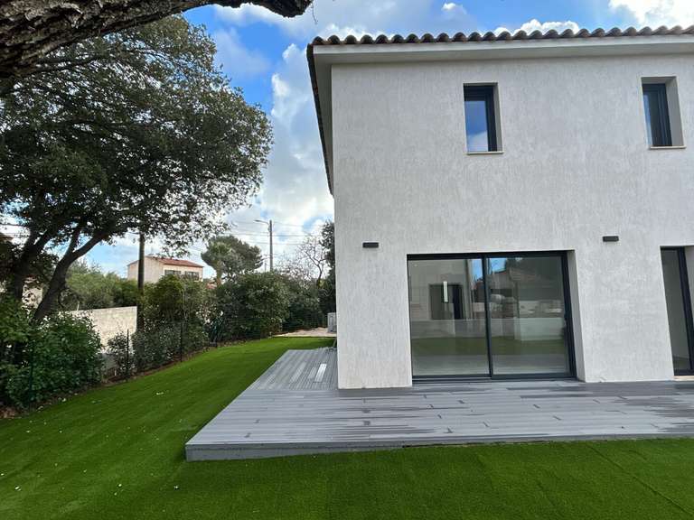 House Six-Fours-les-Plages - 3 bedrooms - 100m²