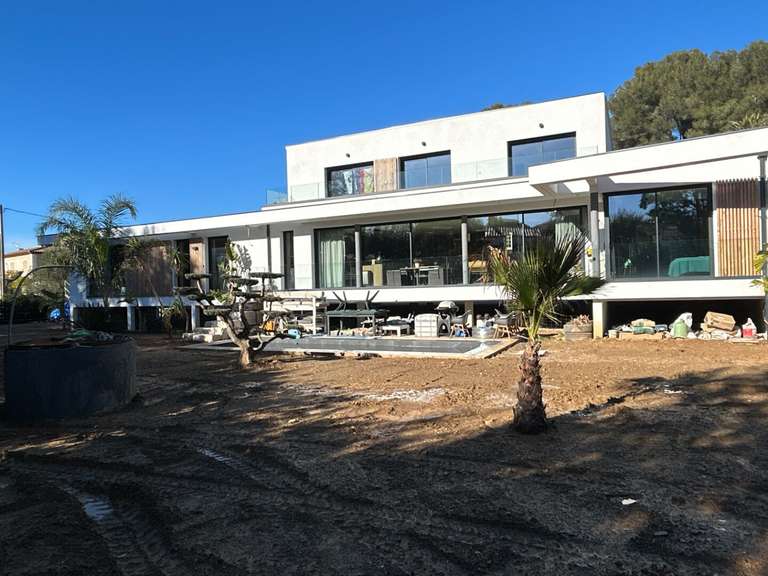 Maison Six-Fours-les-Plages - 5 chambres - 215m²