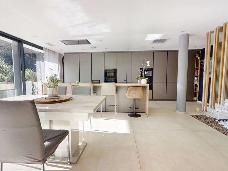 Maison Six-Fours-les-Plages - 5 chambres - 215m²