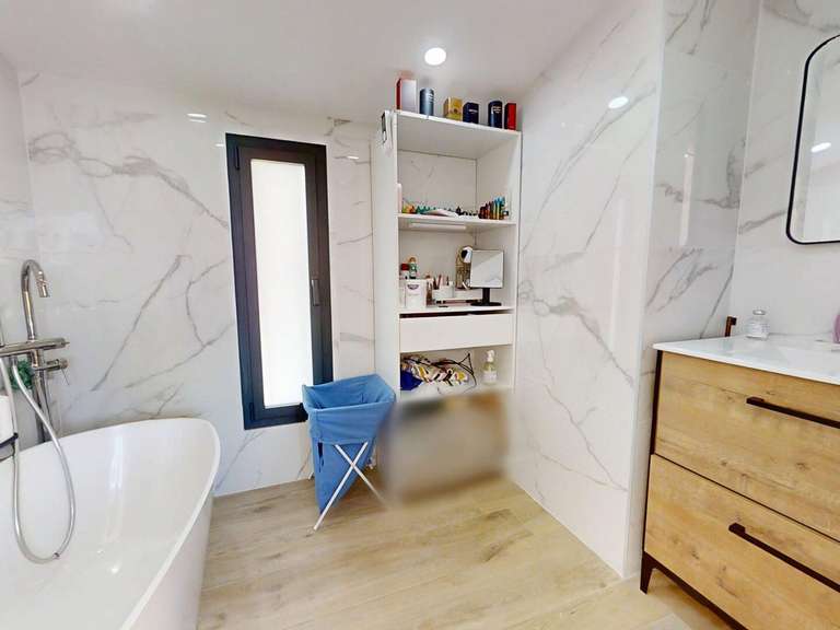 Maison Six-Fours-les-Plages - 5 chambres - 215m²