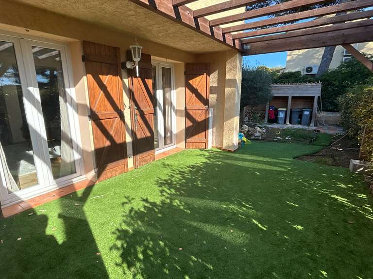 Maison Six-Fours-les-Plages - 3 chambres - 90m²