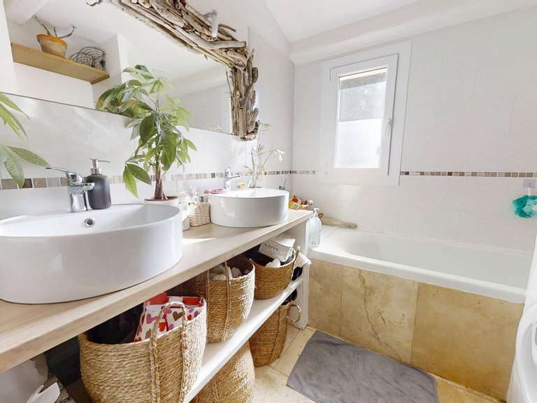 Maison Six-Fours-les-Plages - 3 chambres - 90m²