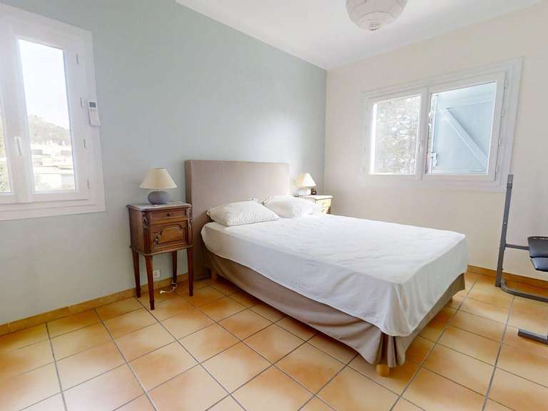 House Six-Fours-les-Plages - 5 bedrooms - 170m²