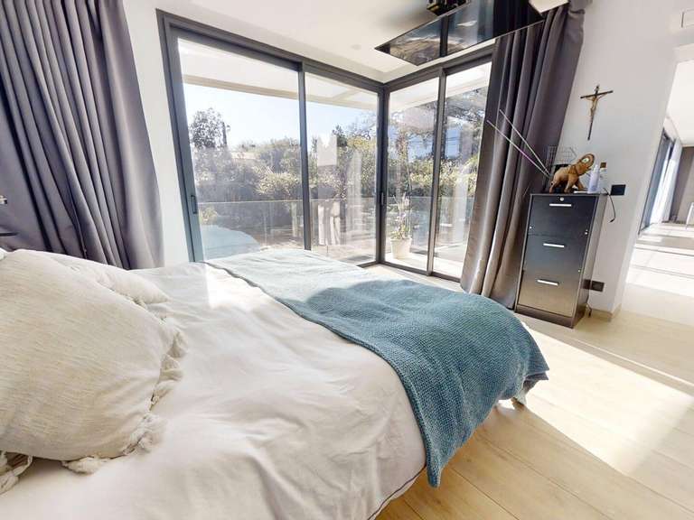 Maison Six-Fours-les-Plages - 5 chambres - 215m²