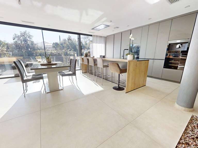 House Six-Fours-les-Plages - 5 bedrooms - 215m²