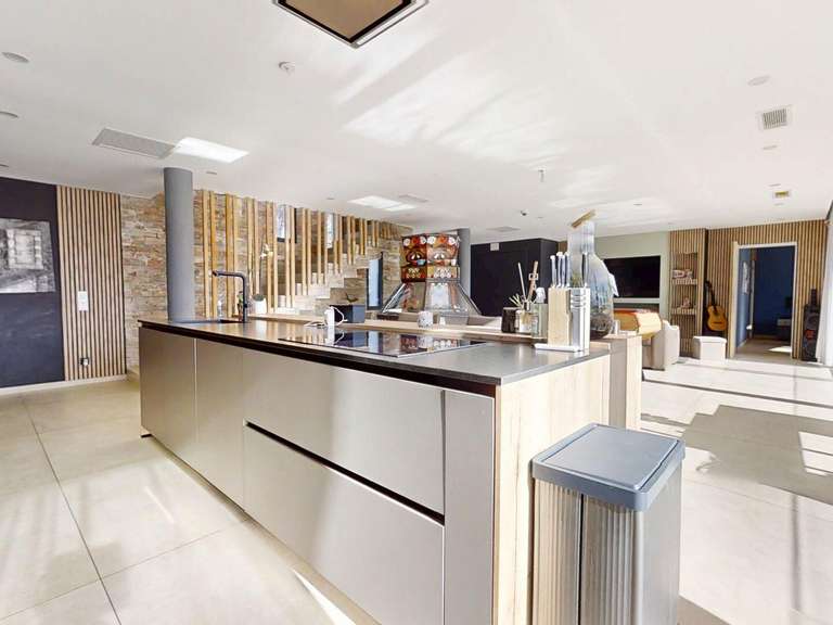 House Six-Fours-les-Plages - 5 bedrooms - 215m²