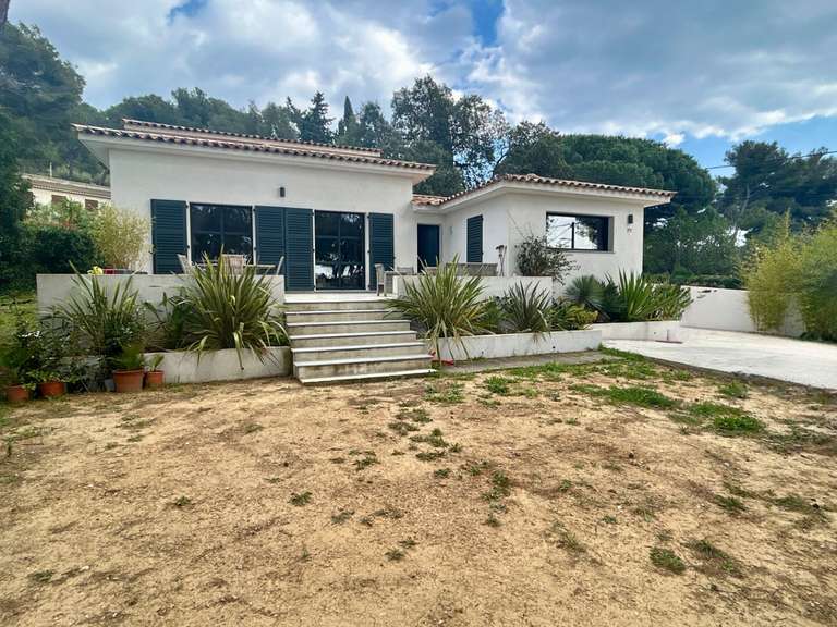 Maison Six-Fours-les-Plages - 4 chambres - 170m²