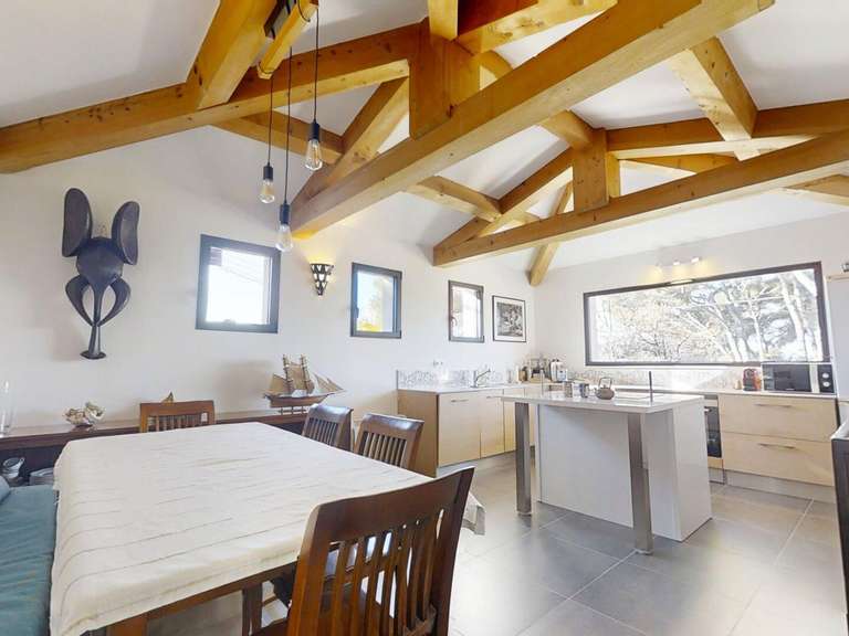 House Six-Fours-les-Plages - 4 bedrooms - 170m²