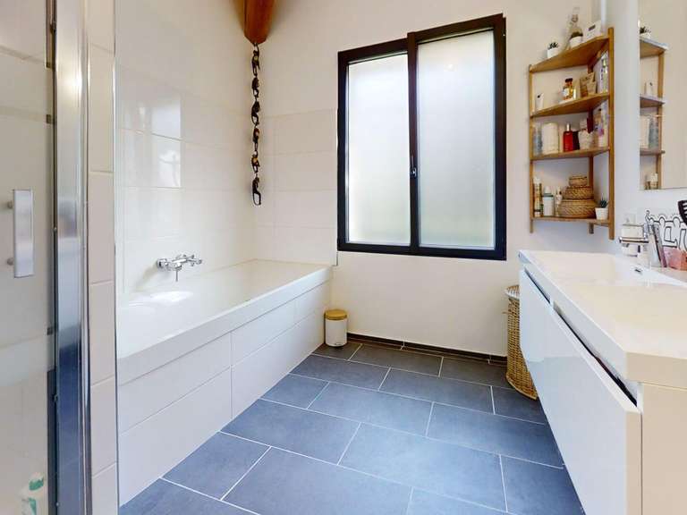 House Six-Fours-les-Plages - 4 bedrooms - 170m²