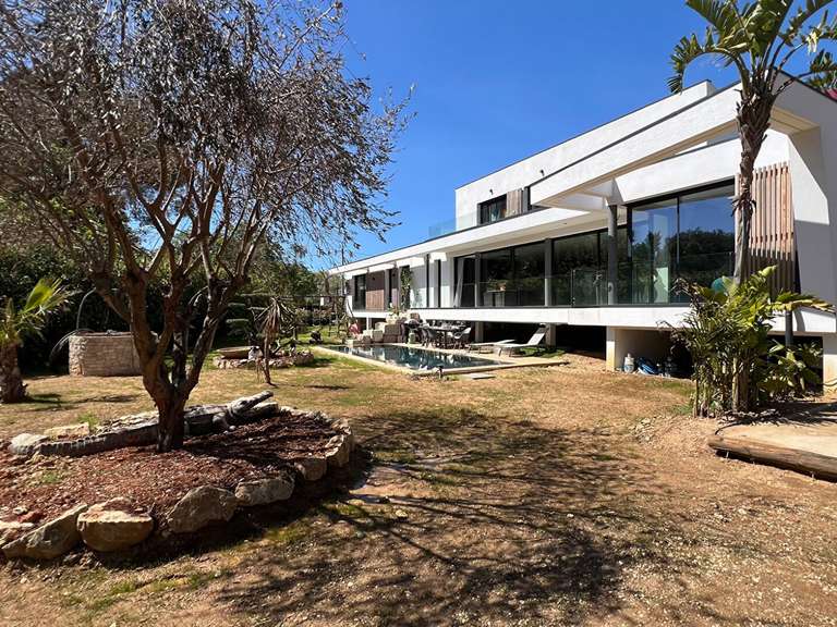 House Six-Fours-les-Plages - 5 bedrooms - 215m²