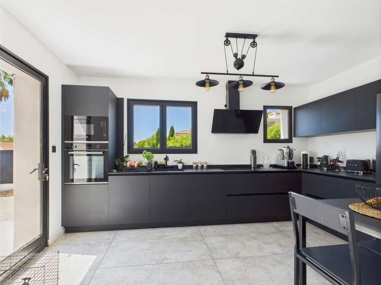 Maison Six-Fours-les-Plages - 4 chambres - 141m²