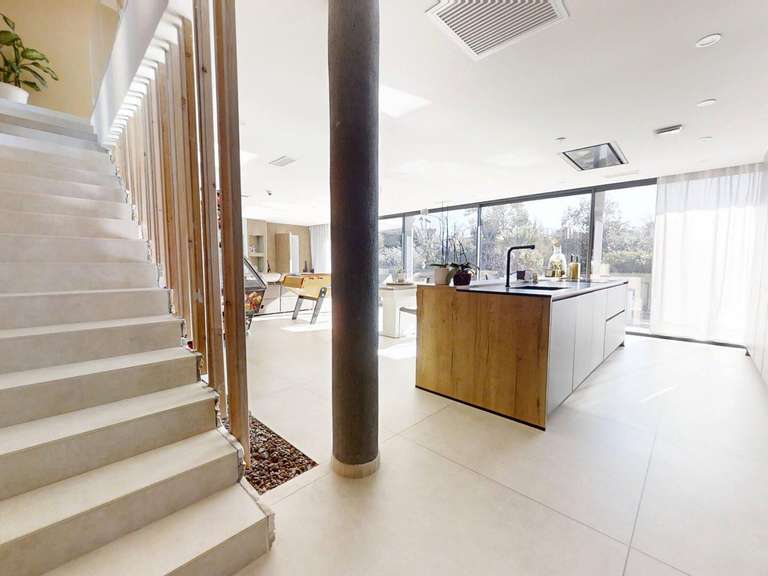 Maison Six-Fours-les-Plages - 5 chambres - 215m²