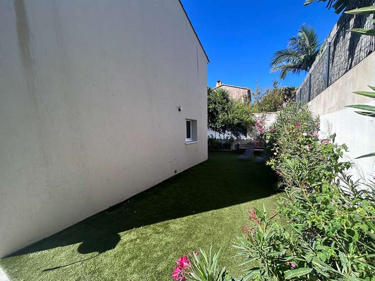 House Six-Fours-les-Plages - 3 bedrooms - 90m²