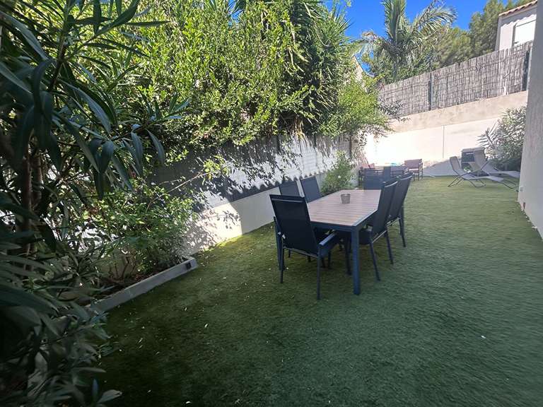 House Six-Fours-les-Plages - 3 bedrooms - 90m²