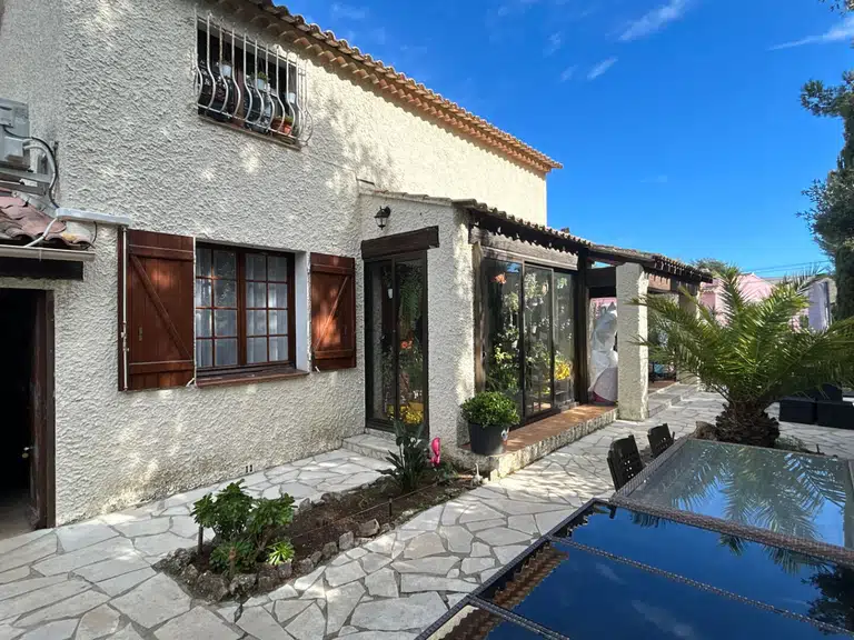 Maison Six-Fours-les-Plages - 3 chambres - 92m²