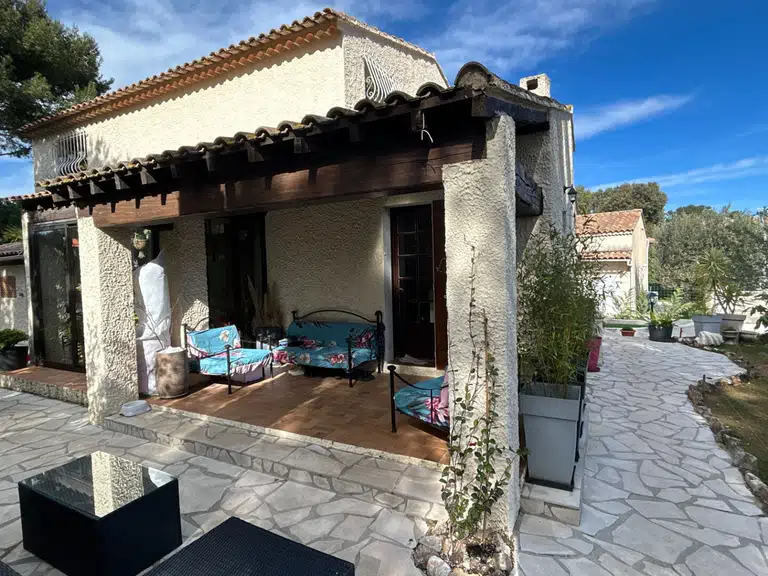 Maison Six-Fours-les-Plages - 3 chambres - 92m²