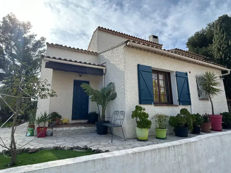 Maison Six-Fours-les-Plages - 3 chambres - 92m²