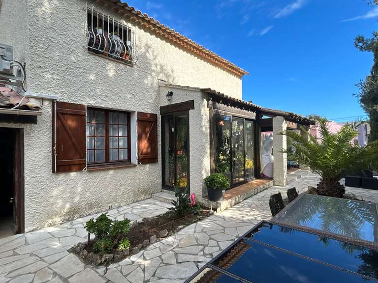 House Six-Fours-les-Plages - 3 bedrooms - 92m²