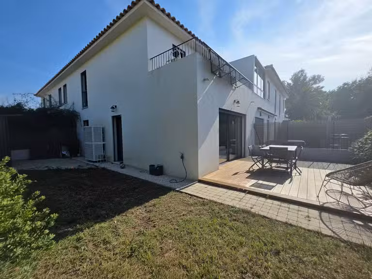 Maison Six-Fours-les-Plages - 3 chambres - 78m²