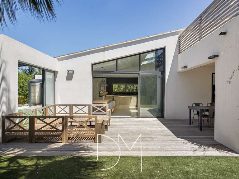 Villa Six-Fours-les-Plages - 4 chambres - 208m²