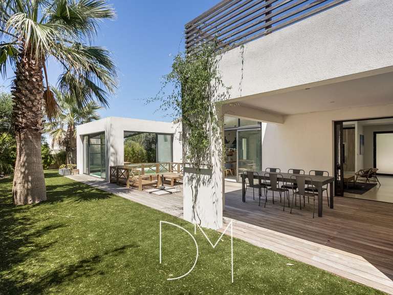 Villa Six-Fours-les-Plages - 4 chambres - 208m²
