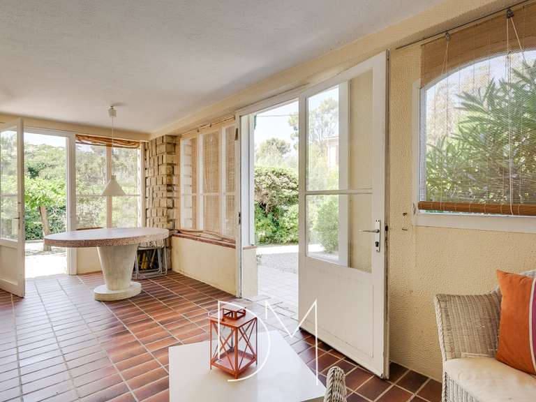 Villa Six-Fours-les-Plages - 5 chambres - 166m²