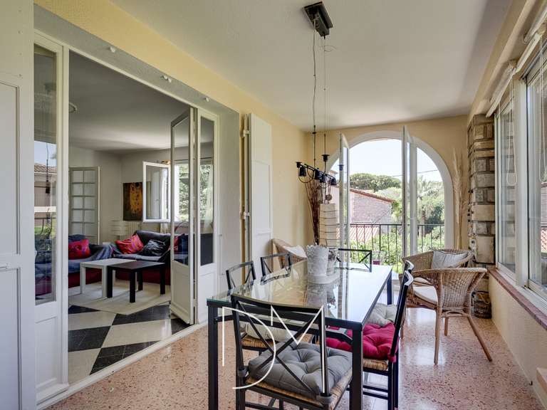 Villa Six-Fours-les-Plages - 5 chambres - 166m²