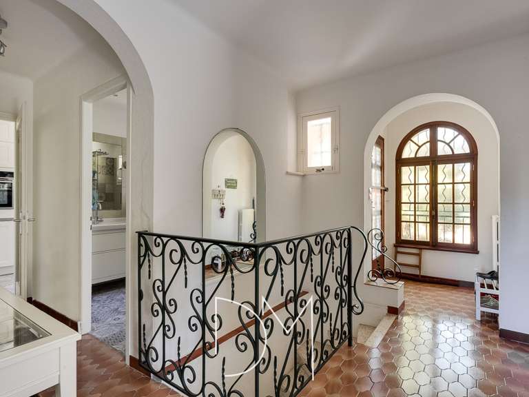 Villa Six-Fours-les-Plages - 5 chambres - 166m²