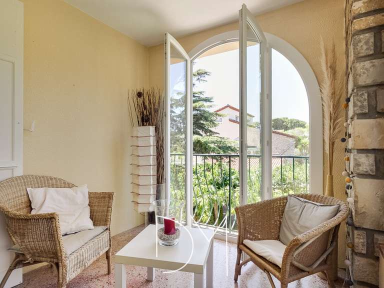 Villa Six-Fours-les-Plages - 5 chambres - 166m²