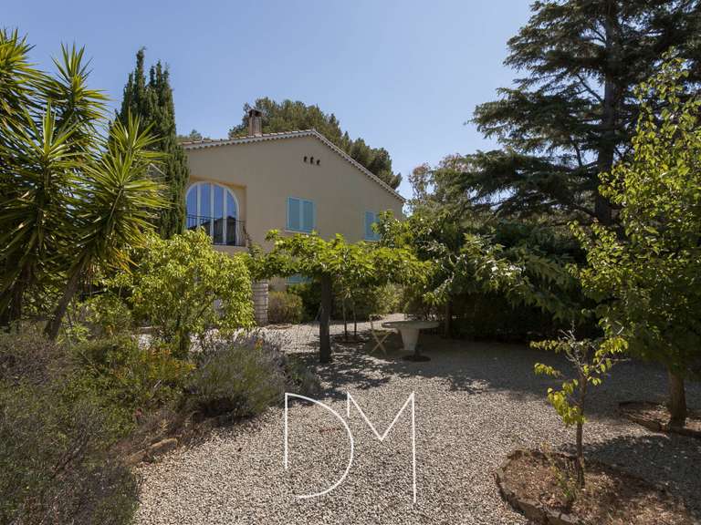 Villa Six-Fours-les-Plages - 5 chambres - 166m²