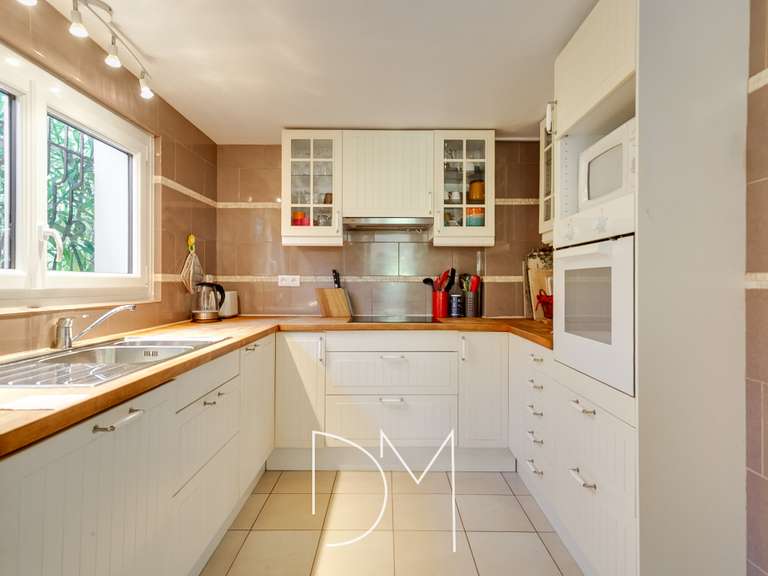 Villa Six-Fours-les-Plages - 5 chambres - 166m²