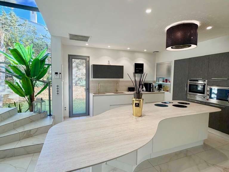 Villa Six-Fours-les-Plages - 4 chambres - 300m²