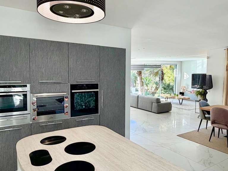 Villa Six-Fours-les-Plages - 4 chambres - 300m²