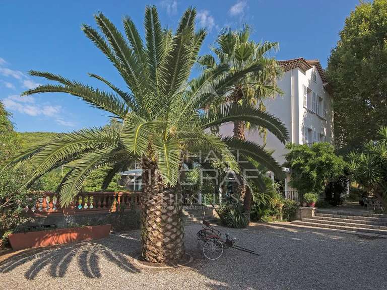 Maison Solliès-Pont - 13 chambres - 720m²