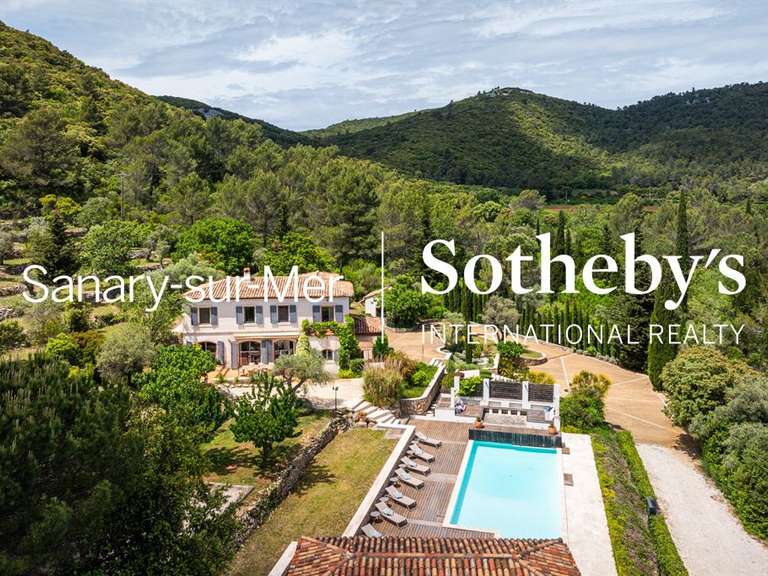 Maison Solliès-Toucas - 3 chambres - 250m²