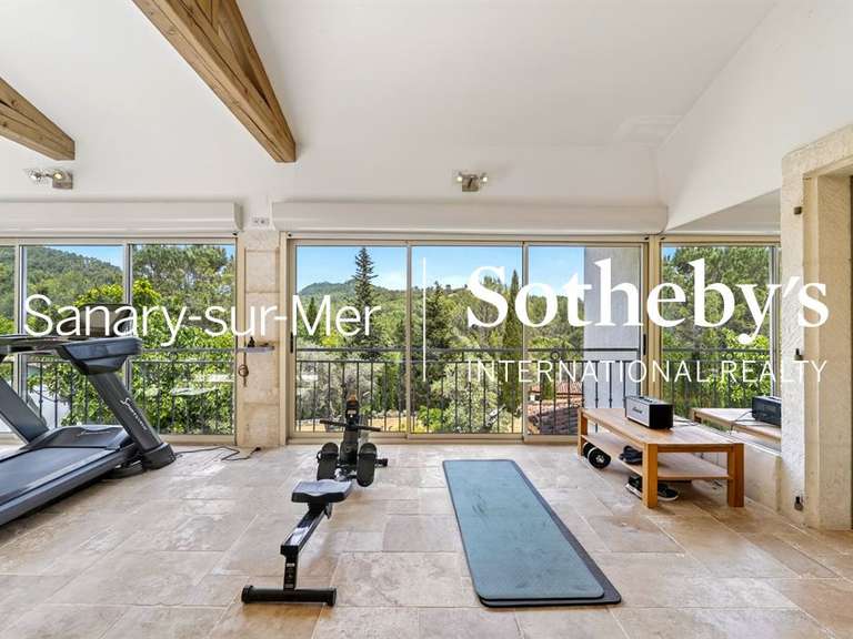 Maison Solliès-Toucas - 3 chambres - 250m²