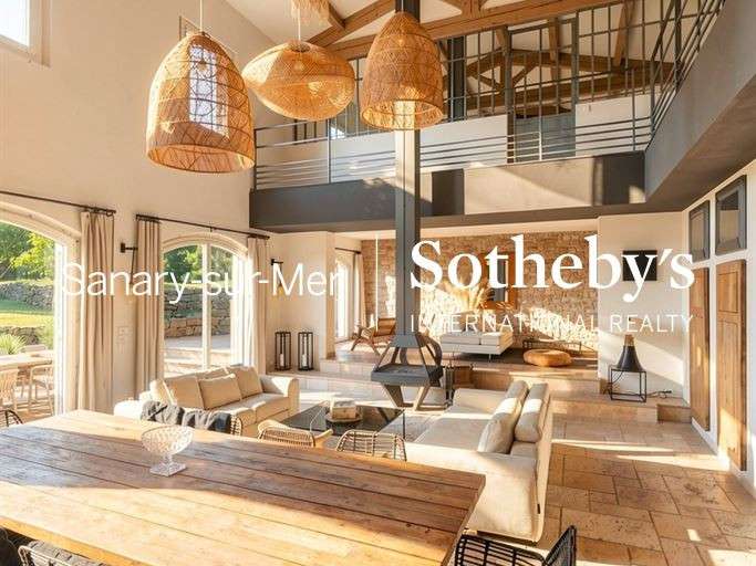 Maison Solliès-Toucas - 3 chambres - 250m²
