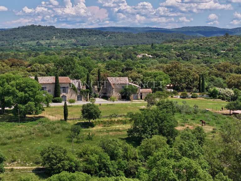 Propriété Sommières - 12 chambres - 900m²