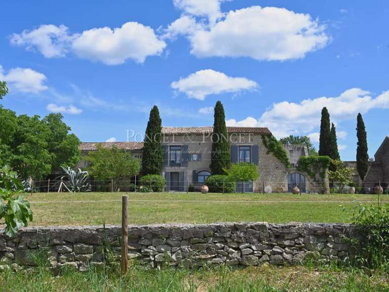 Propriété Sommières - 12 chambres - 900m²