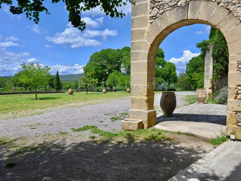 Propriété Sommières - 12 chambres - 900m²