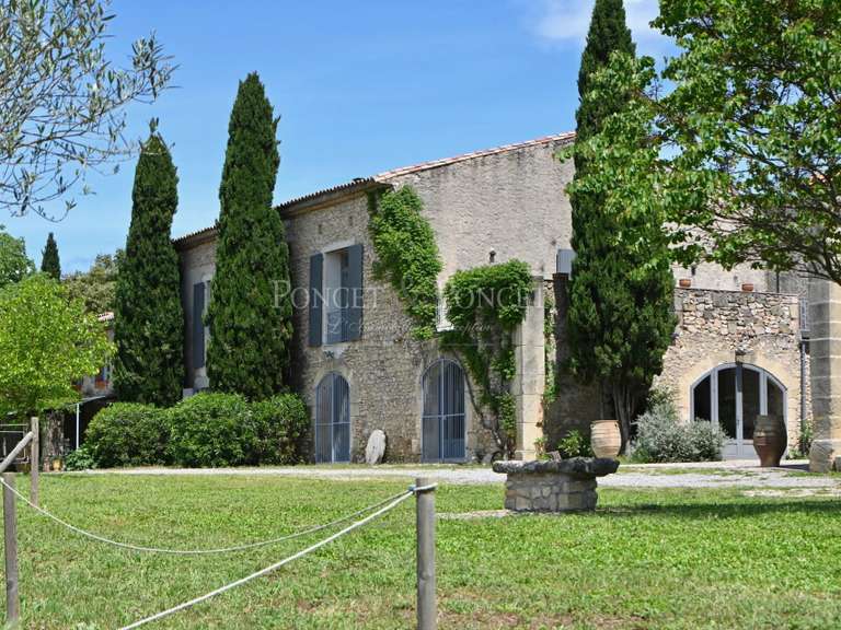 Propriété Sommières - 12 chambres - 900m²