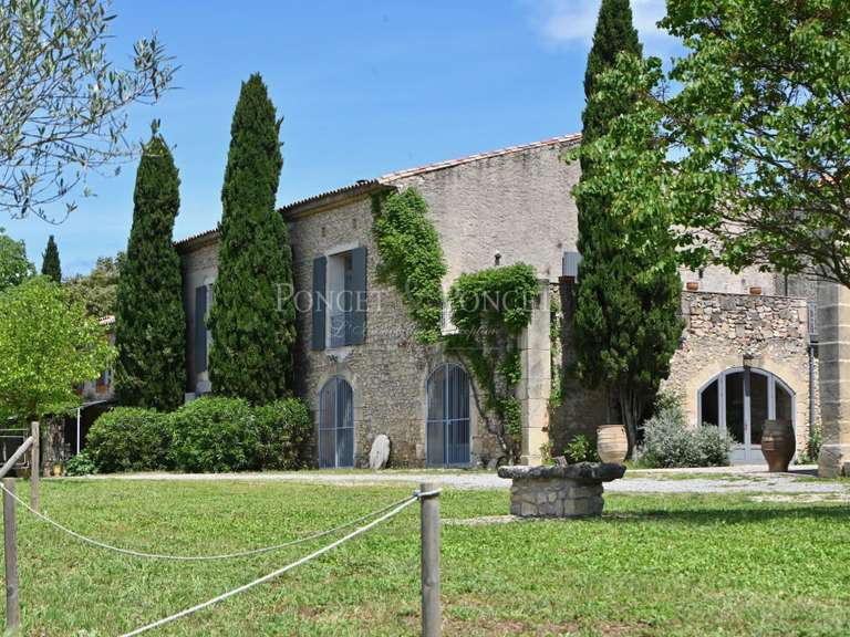 Propriété Sommières - 12 chambres - 900m²
