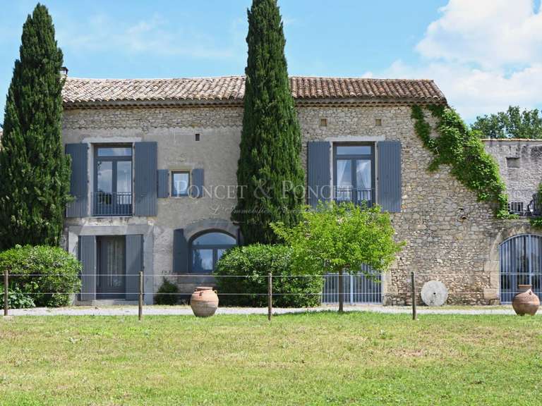 Propriété Sommières - 12 chambres - 900m²