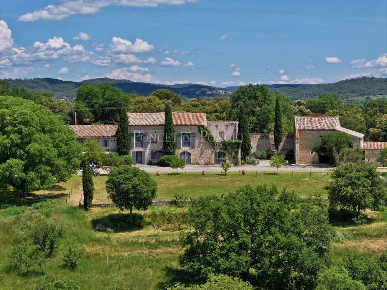 Propriété Sommières - 12 chambres - 900m²