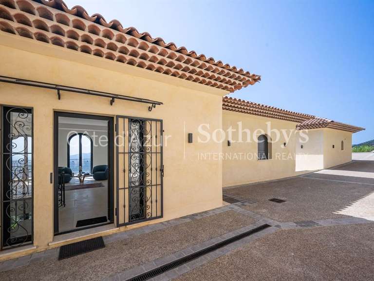 Maison Spéracèdes - 5 chambres - 392m²