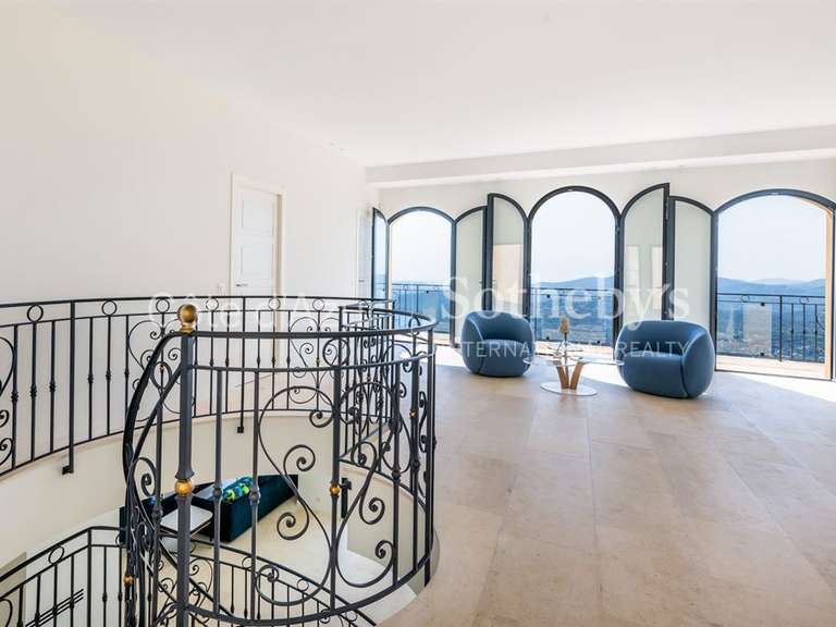 Maison Spéracèdes - 5 chambres - 392m²