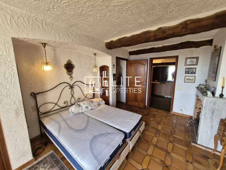 Maison Spéracèdes - 3 chambres - 221m²