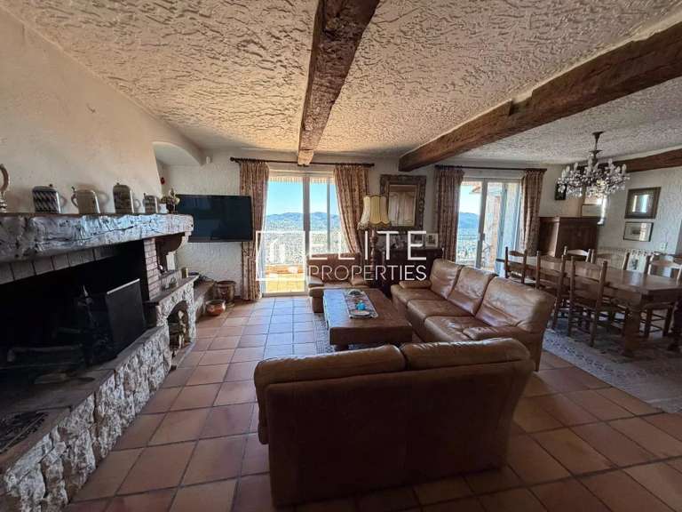 Maison Spéracèdes - 3 chambres - 221m²