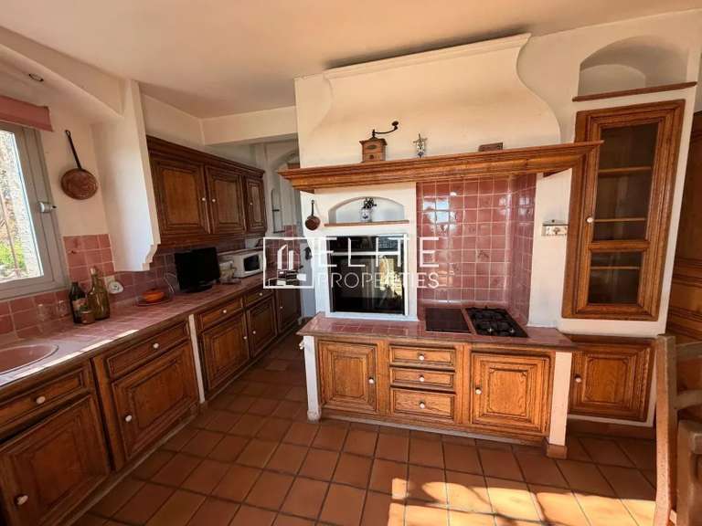 Maison Spéracèdes - 3 chambres - 221m²