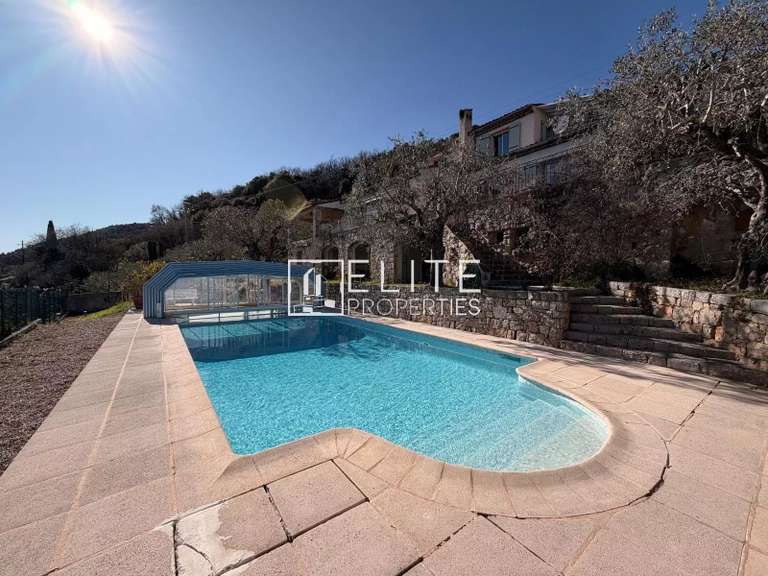 Maison Spéracèdes - 3 chambres - 221m²